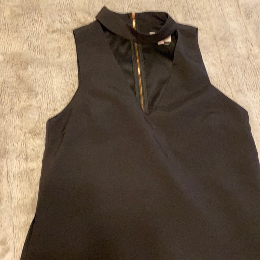 Sleeveless vneck blouse for under blazers or sweaters.. No stains or flaws